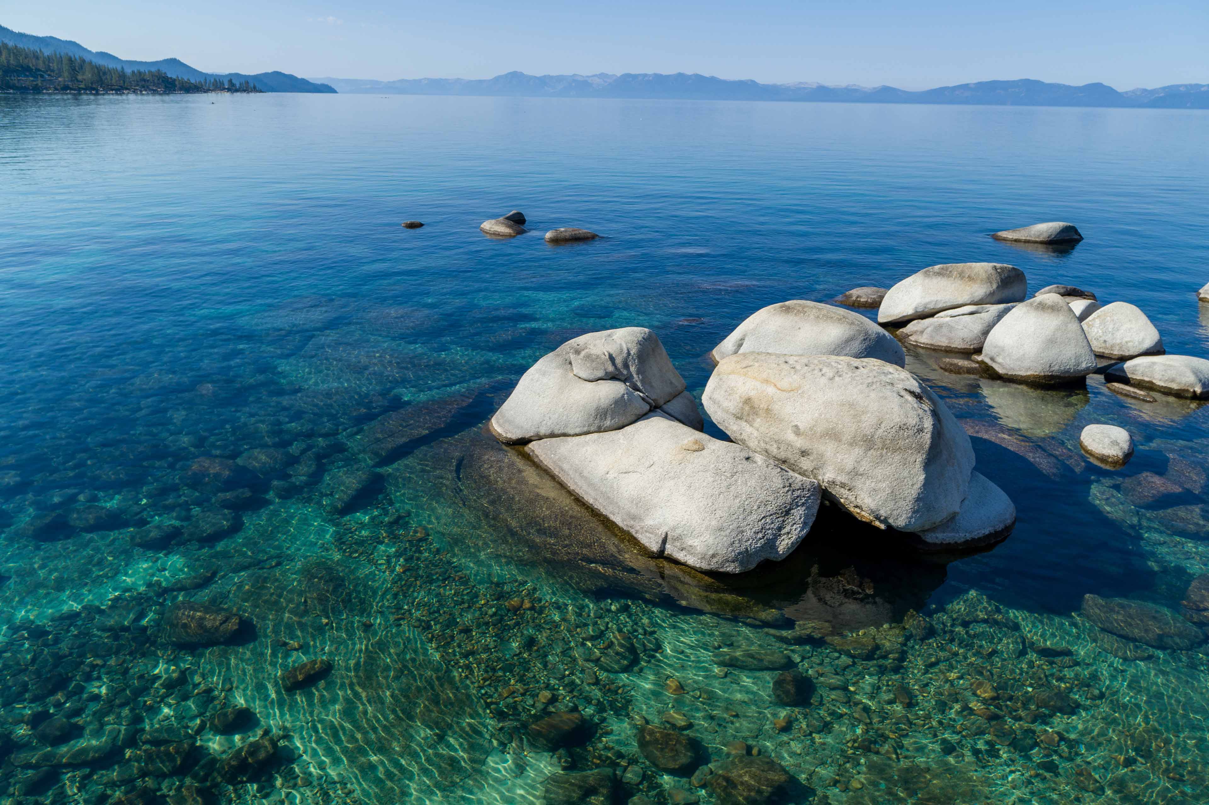 boulders sticking out of the cristaline water of the tahoe lake